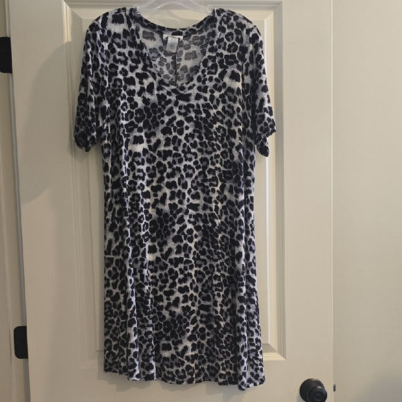 Stylish Black and White Leopard Print Dress - Picture 1 of 1